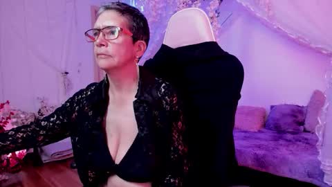 Selena online show from 11-11-25, 07:58