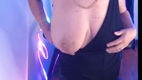 Snapshot of selena_ferreira chatting on 05-11-26, 04:04 Selena online show from 05-11-26, 04:04