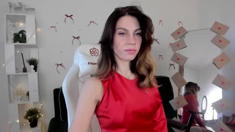 Snapshot of selena_rase chatting on 02-14-25, 08:31 Selena online show from 02-14-25, 08:31