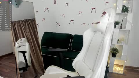 Snapshot of selena_rase chatting on 02-15-25, 12:43 Selena online show from 02-15-25, 12:43