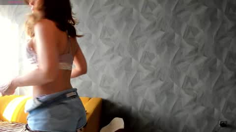 Snapshot of selena_rase chatting on 10-15-25, 03:17 Selena online show from 10-15-25, 03:17