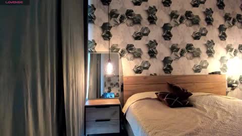 Snapshot of selena_rase chatting on 10-22-25, 04:02 Selena online show from 10-22-25, 04:02