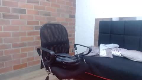 Snapshot of selena_tits_ chatting on 10-06-25, 01:03 Selena online show from 10-06-25, 01:03