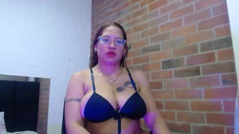Snapshot of selena_tits_ chatting on 11-02-25, 01:41 Selena online show from 11-02-25, 01:41