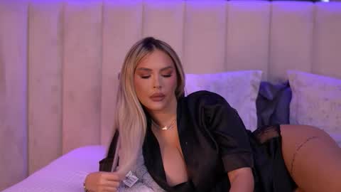 Selena online show from 01-08-26, 08:38