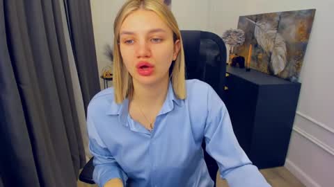 selenaemoore online show from 04-18-26, 03:43