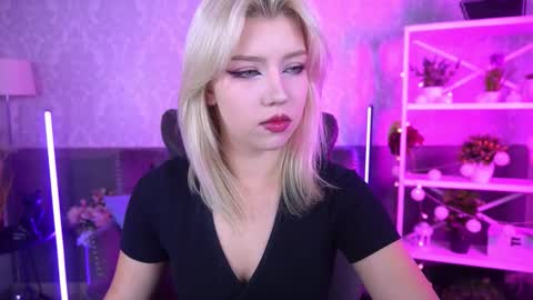 selenairis online show from 09-15-25, 06:13