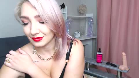 Selena online show from 11-29-25, 03:48