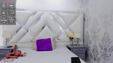 Selena reyess online show from 09-24-25, 08:23