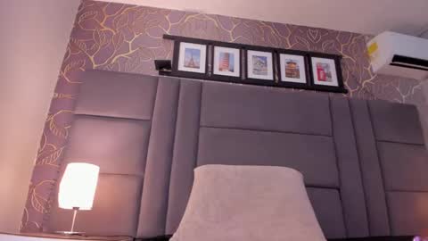 Snapshot of selene_tylor_ chatting on 02-14-25, 12:09 Selene online show from 02-14-25, 12:09