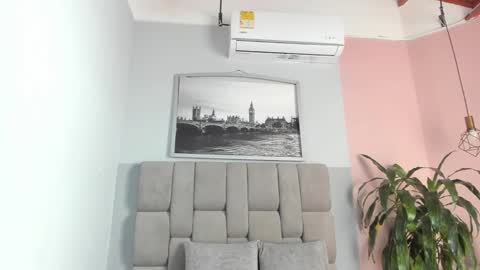 Snapshot of selene_tylor_ chatting on 10-19-25, 07:47 Selene online show from 10-19-25, 07:47