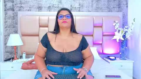 Snapshot of selennacooper chatting on 12-05-25, 11:30 Selenna Cooper online show from 12-05-25, 11:30