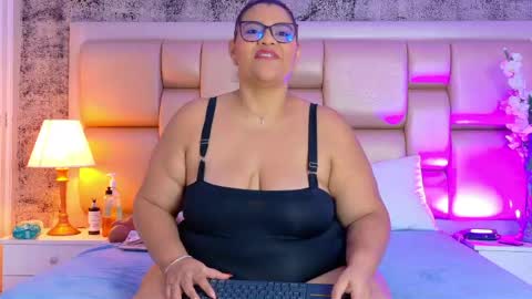 Selenna Cooper online show from 04-19-26, 11:42