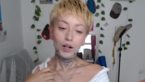 Snapshot of seley222 chatting on 06-04-26, 06:36 Ask me online show from 06-04-26, 06:36