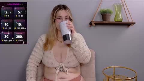 Snapshot of selina_thick chatting on 01-12-25, 04:10 Selina Mae online show from 01-12-25, 04:10