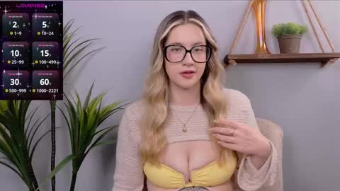 Snapshot of selina_thick chatting on 10-18-25, 03:09 Selina Mae online show from 10-18-25, 03:09