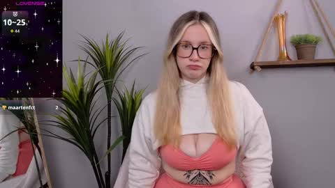 Snapshot of selina_thick chatting on 10-25-25, 03:36 Selina Mae online show from 10-25-25, 03:36