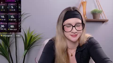 Snapshot of selina_thick chatting on 11-27-25, 04:14 Selina Mae online show from 11-27-25, 04:14