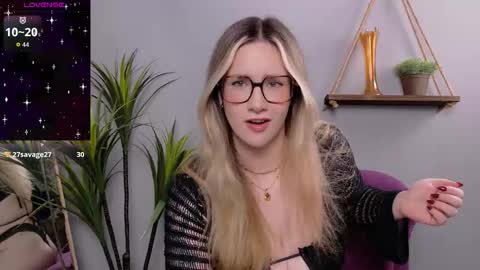 Snapshot of selina_thick chatting on 12-04-25, 04:22 Selina Mae online show from 12-04-25, 04:22