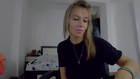 Snapshot of sellena_angel chatting on 10-15-25, 11:54 sellena_angel online show from 10-15-25, 11:54