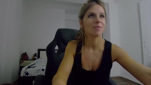 Snapshot of sellena_angel chatting on 10-17-25, 09:17 sellena_angel online show from 10-17-25, 09:17