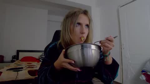 Snapshot of sellena_angel chatting on 10-27-25, 11:36 sellena_angel online show from 10-27-25, 11:36