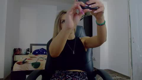 Snapshot of sellena_angel chatting on 10-30-25, 12:28 sellena_angel online show from 10-30-25, 12:28