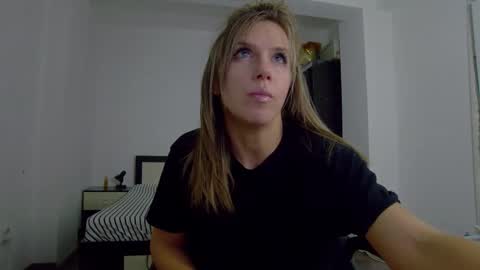 Snapshot of sellena_angel chatting on 11-13-25, 08:30 sellena_angel online show from 11-13-25, 08:30