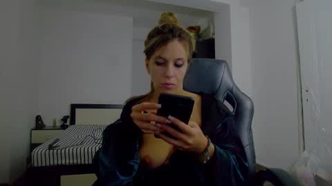 Snapshot of sellena_angel chatting on 11-19-25, 09:48 sellena_angel online show from 11-19-25, 09:48