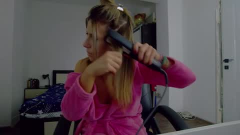 Snapshot of sellena_angel chatting on 12-05-25, 12:47 sellena_angel online show from 12-05-25, 12:47