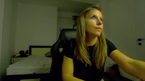 Snapshot of sellena_angel chatting on 05-14-26, 04:25 sellena_angel online show from 05-14-26, 04:25