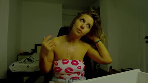 Snapshot of sellena_angel chatting on 06-06-26, 04:23 sellena_angel online show from 06-06-26, 04:23