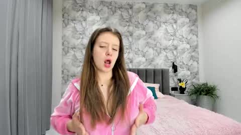 Snapshot of sen0_rita chatting on 11-28-25, 09:23 Ami online show from 11-28-25, 09:23