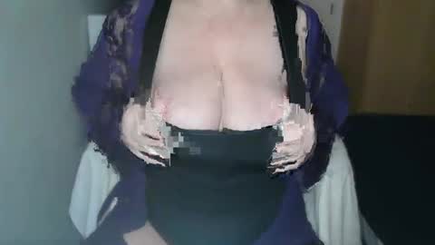 Snapshot of sensual_cris chatting on 12-14-24, 10:34 CRIS online show from 12-14-24, 10:34