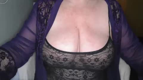 Snapshot of sensual_cris chatting on 01-05-25, 06:45 CRIS online show from 01-05-25, 06:45