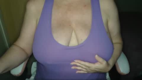 Snapshot of sensual_cris chatting on 10-14-25, 09:15 CRIS online show from 10-14-25, 09:15