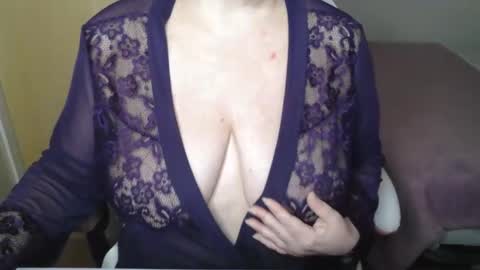 Snapshot of sensual_cris chatting on 10-18-25, 08:26 CRIS online show from 10-18-25, 08:26