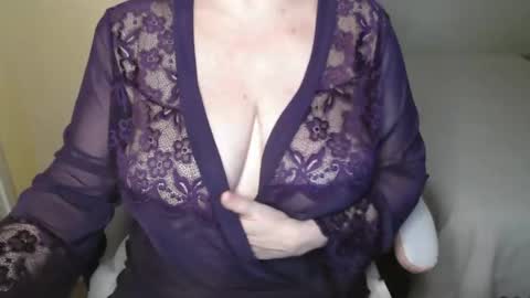 Snapshot of sensual_cris chatting on 10-29-25, 08:38 CRIS online show from 10-29-25, 08:38