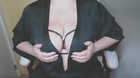 Snapshot of sensual_cris chatting on 11-30-25, 09:46 CRIS online show from 11-30-25, 09:46