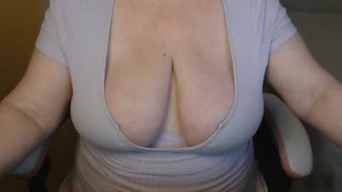 Snapshot of sensual_cris chatting on 05-28-26, 07:05 CRIS online show from 05-28-26, 07:05