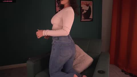 Snapshot of sensual_jassmine chatting on 02-28-26, 06:09 Jasmine online show from 02-28-26, 06:09