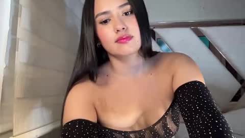 Snapshot of sensual_little_angel chatting on 12-15-24, 06:37 Nataly online show from 12-15-24, 06:37