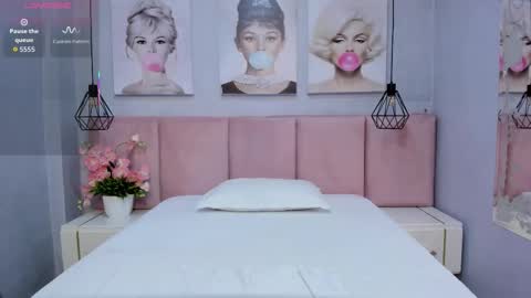 Sophie     online show from 12-17-25, 12:49