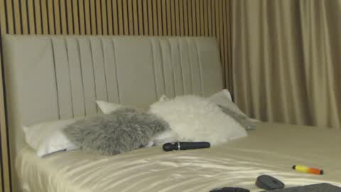 Hallie online show from 04-15-26, 07:58