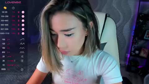 Snapshot of sensualily chatting on 07-24-26, 03:54 Kiki online show from 07-24-26, 03:54