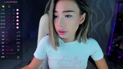 Snapshot of sensualily chatting on 07-26-26, 02:46 Kiki online show from 07-26-26, 02:46