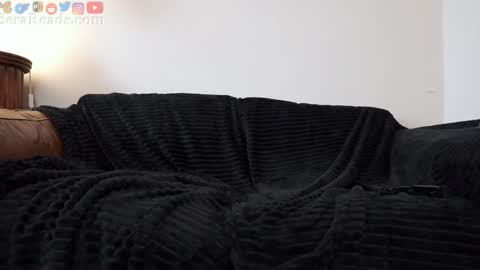 SeraReads online show from 11-30-25, 04:38