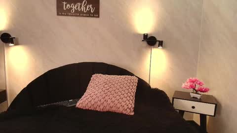 Snapshot of seren_bleck chatting on 02-18-25, 06:26 Seren  Follow me online show from 02-18-25, 06:26