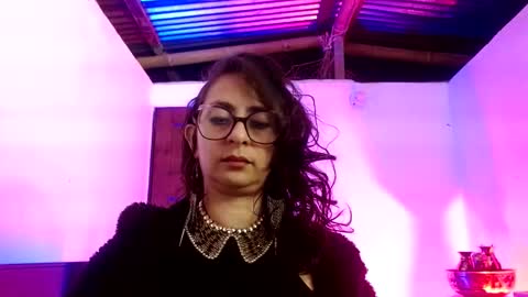 Serena Xyz online show from 12-16-25, 01:43