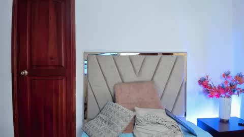 Snapshot of serenaaveline chatting on 09-25-25, 10:35 serenaaveline online show from 09-25-25, 10:35